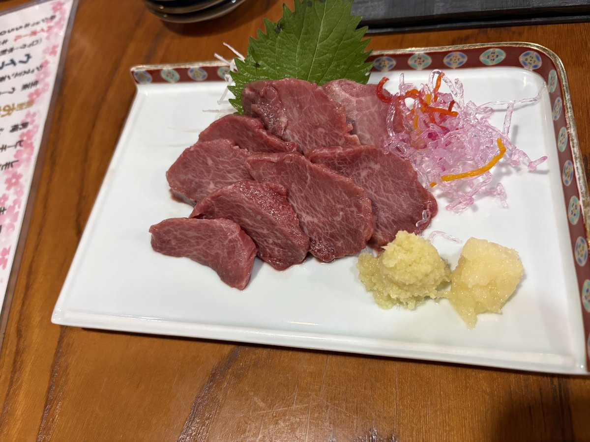 脂がきれいに入った和食処 伊達乃家の馬刺し