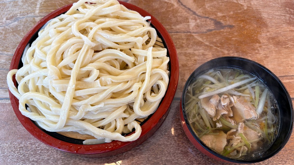 義父に田舎っぺうどん熊谷久保島店を紹介。5人で3,020円、下の子は太麺を最速完食