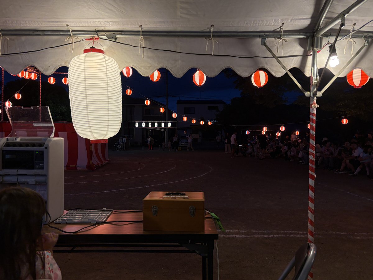 受付から見た夏祭り会場の全景