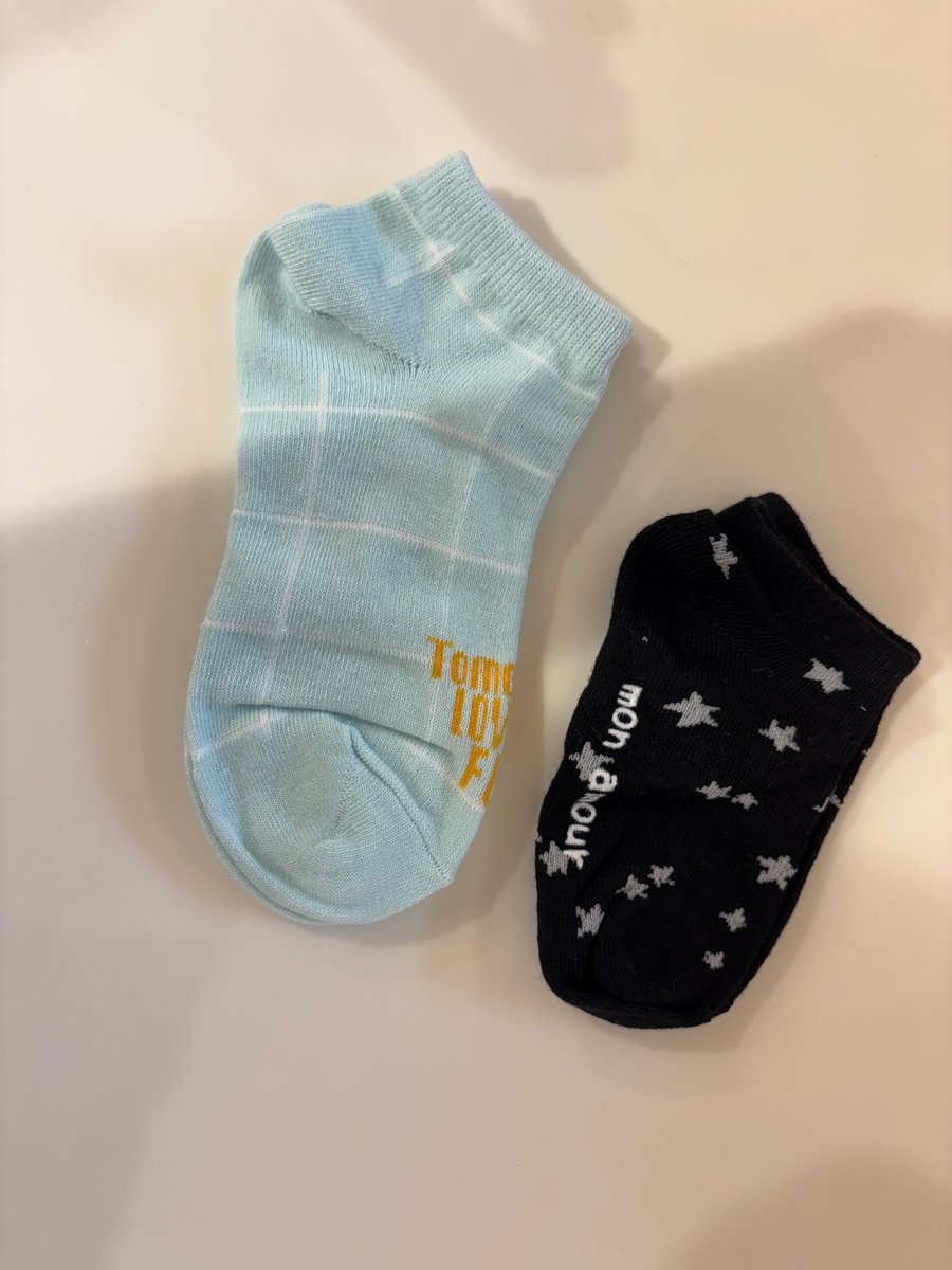 受付で購入した子供用靴下2足