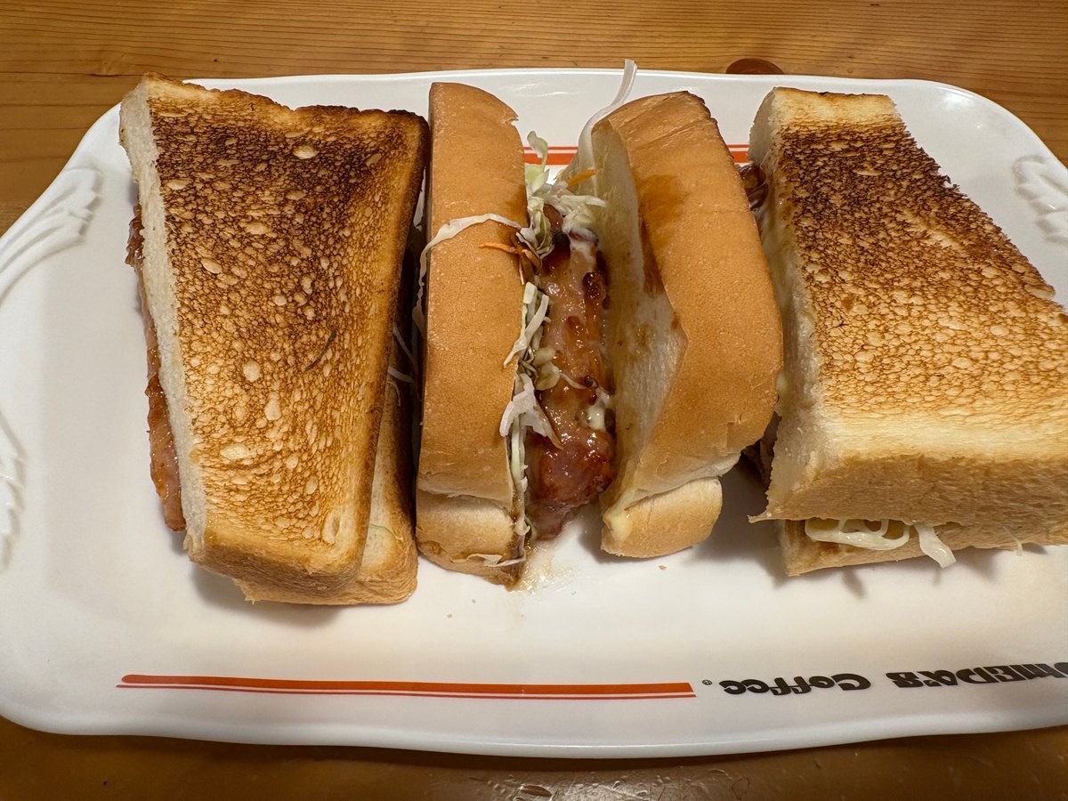 照り焼きチキンとキャベツが入ったチキンサンド