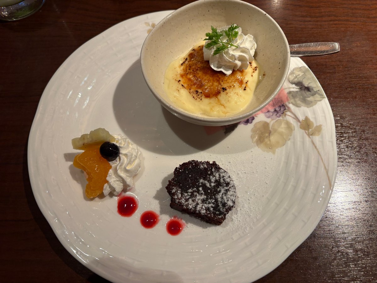 バナナプリンとショコラの本日のデザート盛り合わせ