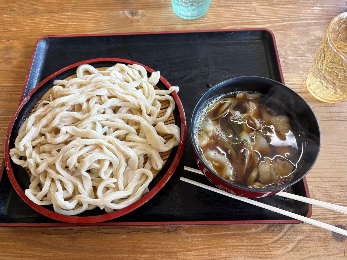 茶色の肉汁つけうどん