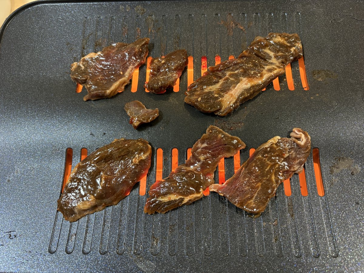アラジンに乗せた生のハラミ