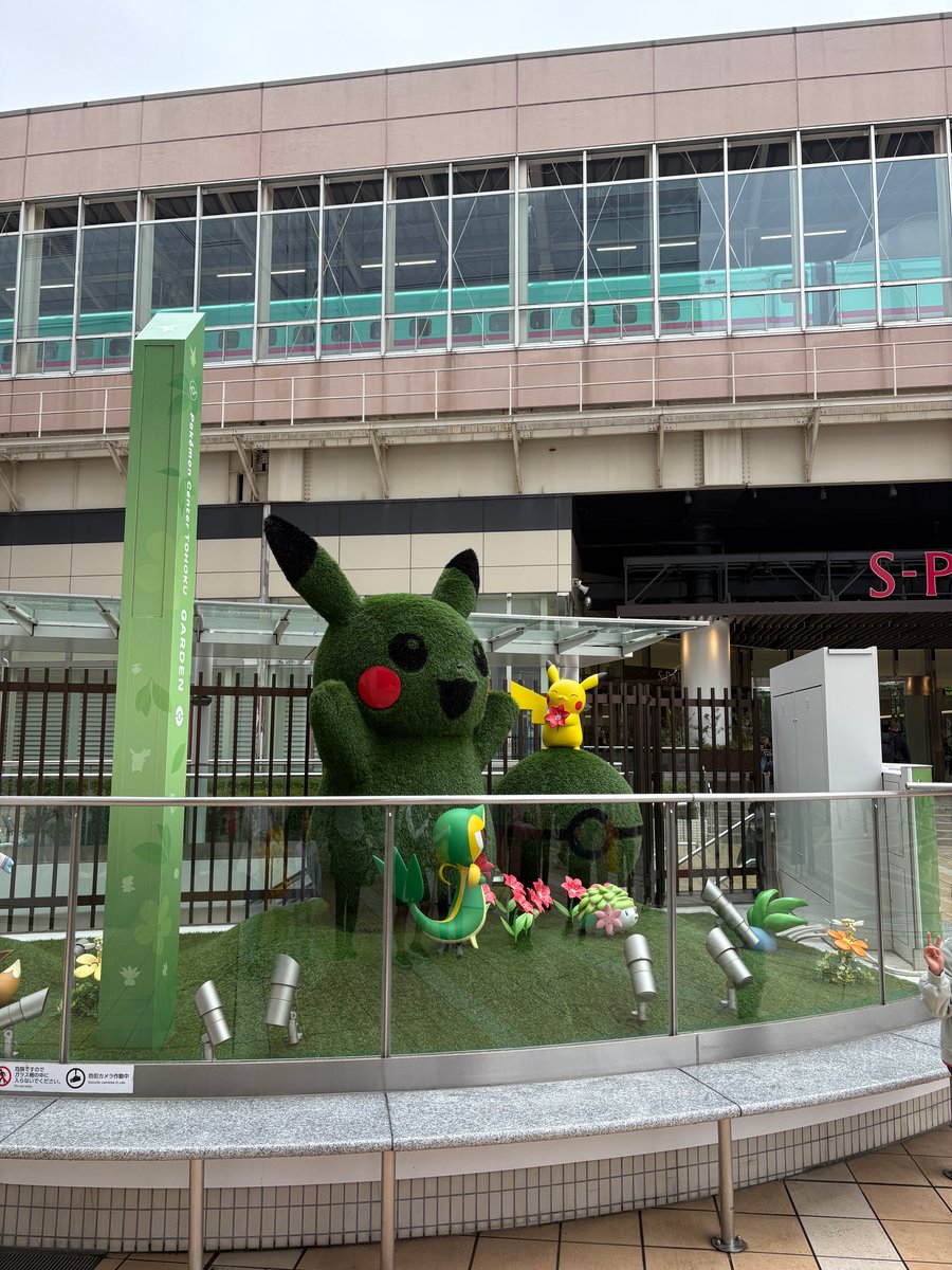 PARCO２Fのポケモン植物オブジェ